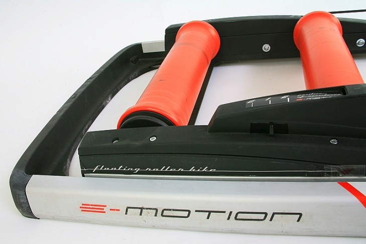 エリート E-motion 革命を起こす3本ローラー台 - 新製品
